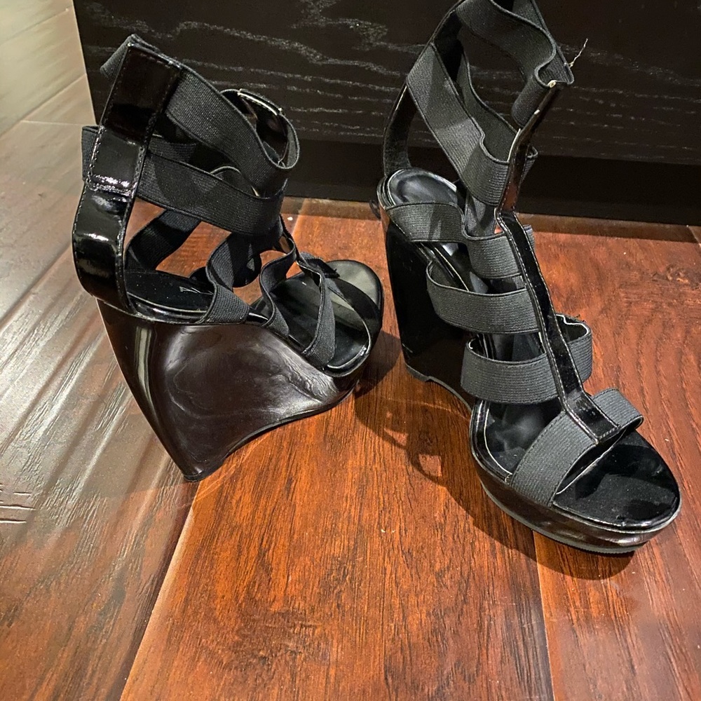 Aldo Black Strappy Wedge Date Night Heels Shoes